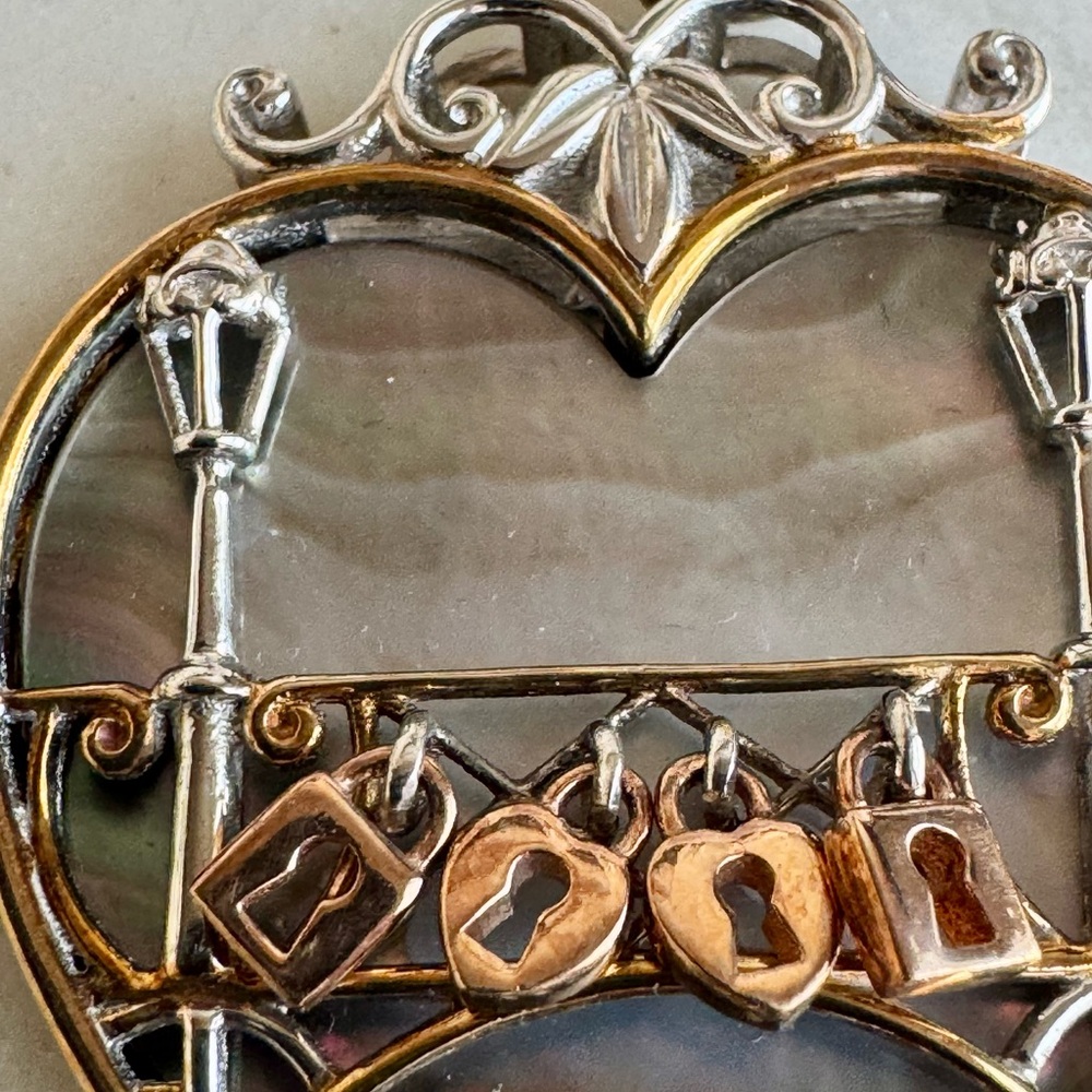 Gems En Vogue Michael Valitutti Heart-Shaped Paris Pendant Bridge of Locks - Picture 3 of 13